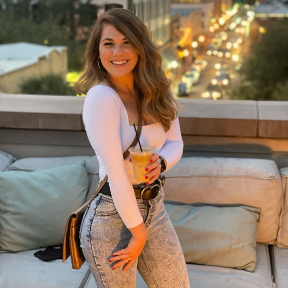 Meet your Posher, Taylor - Picture 1 of 5